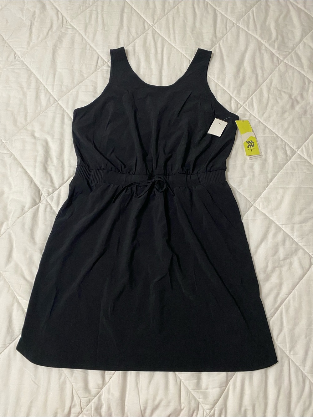 All in motion Black Sleeveless Drawstring-Waist Midi Dress Size Large pockets